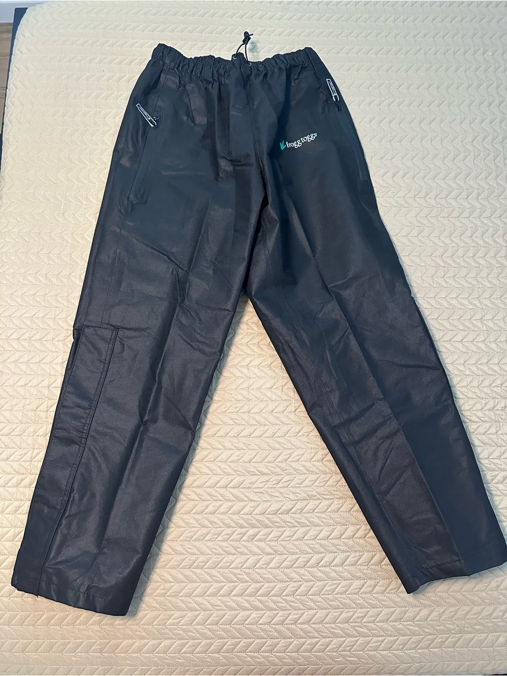 NWOT. Men’s Black Frogg Toggs Waterproof Rain Pants Medium